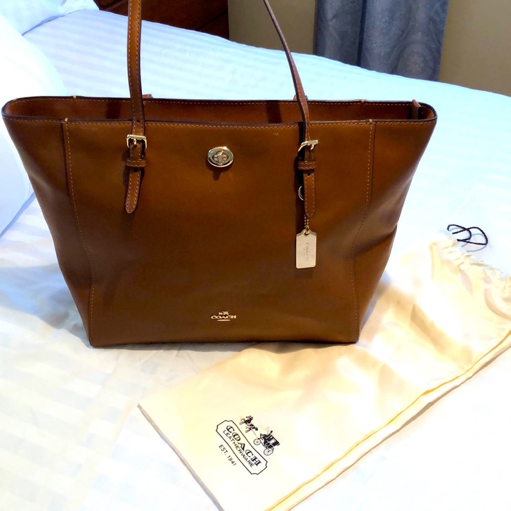 Coach Purse with Dust bag. Like New! Brown leather.  $90.